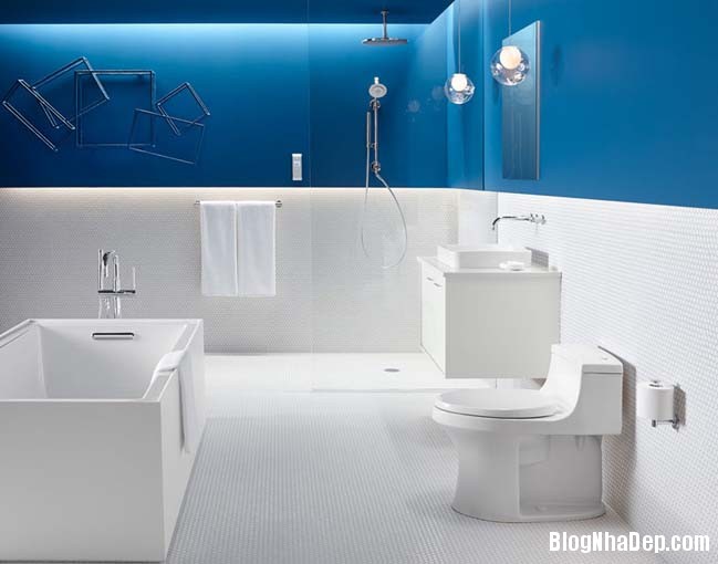 020602 9 large Mẫu thiết kế phòng tắm đẹp hoàn hảo với 2 tông màu xanh dương và trắng